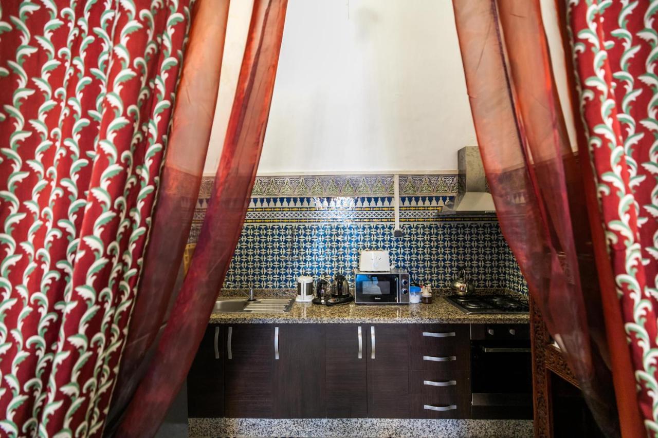 2 Bedroom Charming Apartment פס מראה חיצוני תמונה